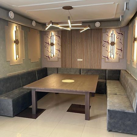Apart-Hotel 24/7 カームヤネツィ・ポジーリシクィイ エクステリア 写真