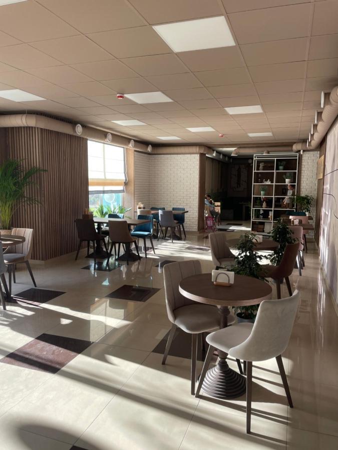Apart-Hotel 24/7 カームヤネツィ・ポジーリシクィイ エクステリア 写真