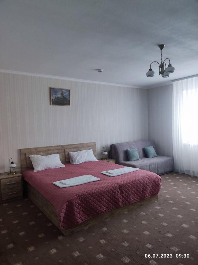 Apart-Hotel 24/7 カームヤネツィ・ポジーリシクィイ エクステリア 写真