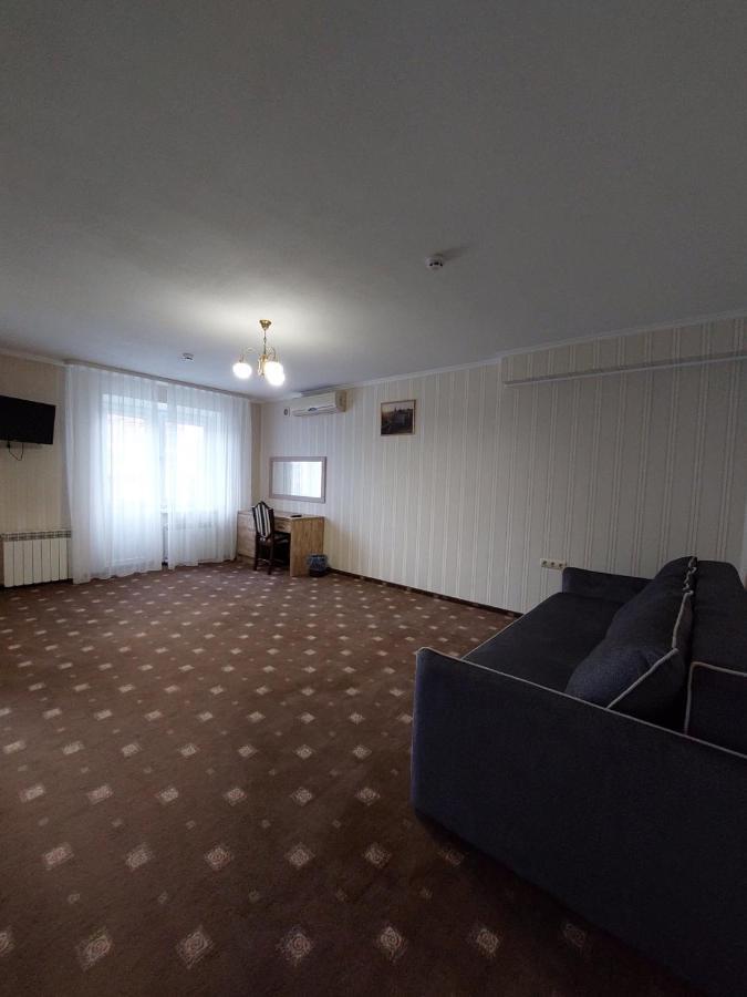 Apart-Hotel 24/7 カームヤネツィ・ポジーリシクィイ エクステリア 写真